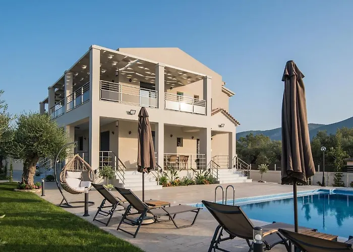 Daisy\'S Garden - Villa With Private Pool, Ideal For Large Groups, By Zantewize