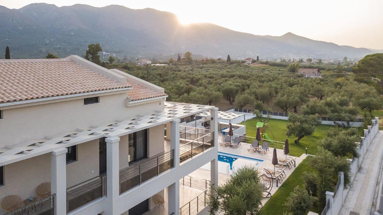 Daisy's Garden - With Private Pool, Ideal For Large Groups, By Zantewize Vila